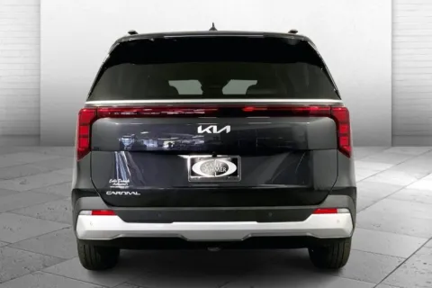 More photos of 2025 Kia Carnival EX at Cable Dahmer Kia of Lee's Summit, MO