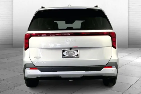 More photos of 2025 Kia Carnival EX at Cable Dahmer Kia of Lee's Summit, MO
