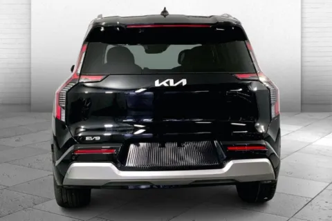 More photos of 2026 KIA EV9 Land at Cable Dahmer Kia of Lee's Summit, MO