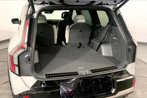 More photos of 2026 KIA EV9 GT-Line at Cable Dahmer Kia of Lee's Summit, MO