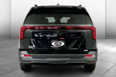 More photos of 2026 Kia Carnival Hybrid SX at Cable Dahmer Kia of Lee's Summit, MO