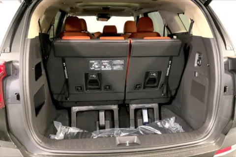 More photos of 2026 Kia Carnival Hybrid SX at Cable Dahmer Kia of Lee's Summit, MO