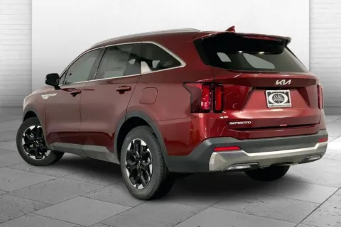 Another view of 2025 Kia Sorento S for sale in Lee's Summit, MO at Cable Dahmer Kia of Lee's Summit
