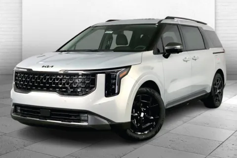 Photos of 2026 Kia Carnival Hybrid SX for sale in Lee's Summit, MO at Cable Dahmer Kia of Lee's Summit