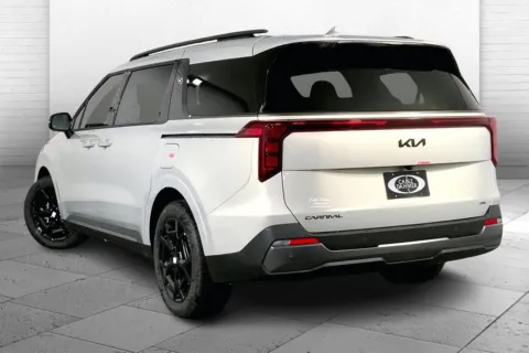 Another view of 2026 Kia Carnival Hybrid SX for sale in Lee's Summit, MO at Cable Dahmer Kia of Lee's Summit
