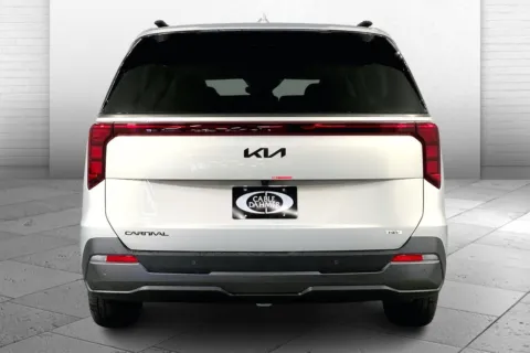 More photos of 2026 Kia Carnival Hybrid SX at Cable Dahmer Kia of Lee's Summit, MO