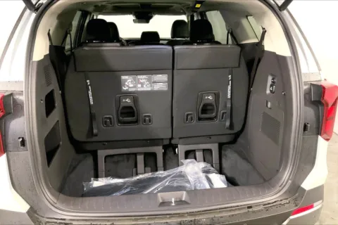More photos of 2026 Kia Carnival Hybrid SX at Cable Dahmer Kia of Lee's Summit, MO
