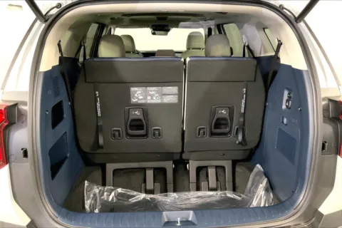 More photos of 2026 Kia Carnival Hybrid SX at Cable Dahmer Kia of Lee's Summit, MO