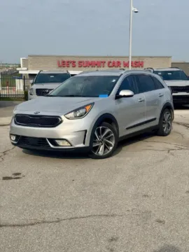 Silver 2019 Kia Niro Touring for sale in Lee's Summit, MO