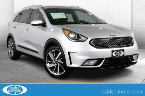 Silver 2019 Kia Niro Touring for sale in Lee's Summit, MO
