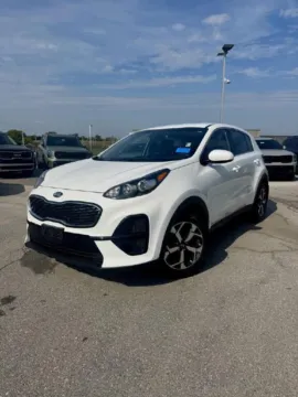 White 2021 Kia Sportage LX for sale in Lee's Summit, MO