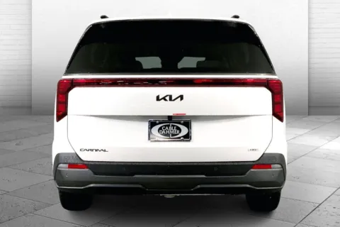More photos of 2026 Kia Carnival Hybrid SX at Cable Dahmer Kia of Lee's Summit, MO