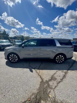 Photos of 2022 Kia Carnival EX for sale in Lee's Summit, MO at Cable Dahmer Kia of Lee's Summit