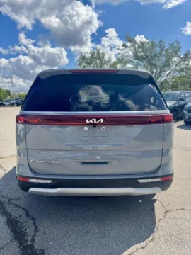 More photos of 2022 Kia Carnival EX at Cable Dahmer Kia of Lee's Summit, MO