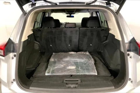 More photos of 2024 Nissan Rogue SV at Cable Dahmer Kia of Lee's Summit, MO