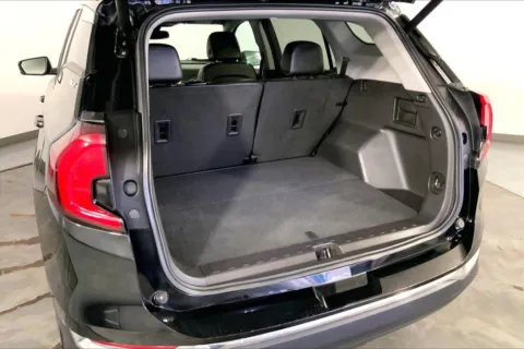 More photos of 2024 GMC Terrain SLT at Cable Dahmer Kia of Lee's Summit, MO