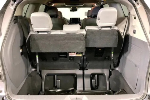 More photos of 2023 Toyota Sienna Limited at Cable Dahmer Kia of Lee's Summit, MO