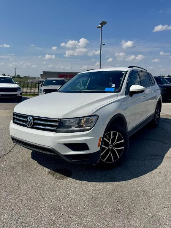 White 2021 Volkswagen Tiguan SE for sale in Lee's Summit, MO