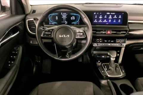 More photos of 2025 Kia Seltos S at Cable Dahmer Kia of Lee's Summit, MO