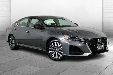 Gray 2024 Nissan Altima SV FWD for sale in Lee's Summit, MO