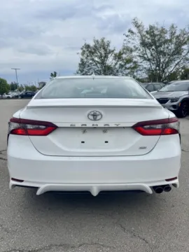 More photos of 2020 Toyota Camry SE at Cable Dahmer Kia of Lee's Summit, MO