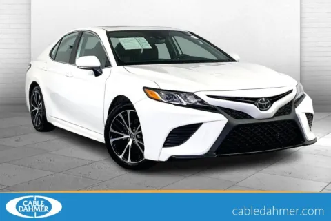 White 2020 Toyota Camry SE for sale in Lee's Summit, MO