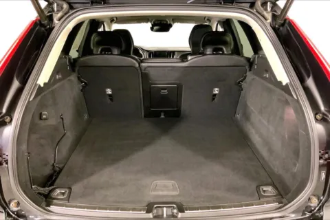 More photos of 2020 Volvo XC60 Inscription at Cable Dahmer Kia of Lee's Summit, MO