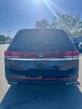 More photos of 2024 Volkswagen Atlas 2.0T SE at Cable Dahmer Kia of Lee's Summit, MO