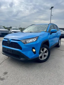 Blue 2019 Toyota RAV4 XLE for sale in Lee's Summit, MO
