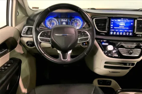 More photos of 2017 Chrysler Pacifica Touring-L at Cable Dahmer Kia of Lee's Summit, MO