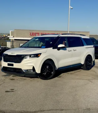 White 2023 Kia Carnival SX Prestige for sale in Lee's Summit, MO