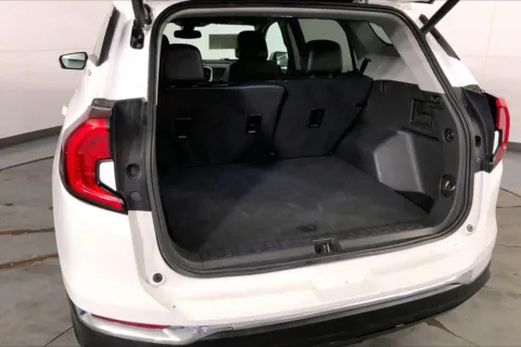 More photos of 2024 GMC Terrain SLT at Cable Dahmer Kia of Lee's Summit, MO