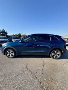 Photos of 2017 Kia Niro EX for sale in Lee's Summit, MO at Cable Dahmer Kia of Lee's Summit