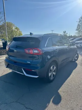 More photos of 2017 Kia Niro EX at Cable Dahmer Kia of Lee's Summit, MO