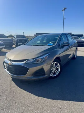 Gray 2019 Chevrolet Cruze LT for sale in Lee's Summit, MO