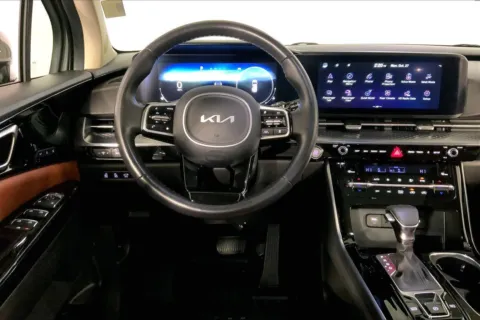 More photos of 2023 Kia Carnival SX Prestige at Cable Dahmer Kia of Lee's Summit, MO