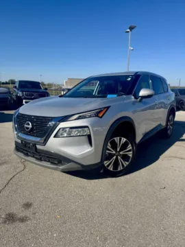 Silver 2021 Nissan Rogue SV for sale in Lee's Summit, MO