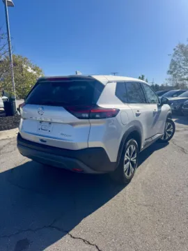 More photos of 2021 Nissan Rogue SV at Cable Dahmer Kia of Lee's Summit, MO