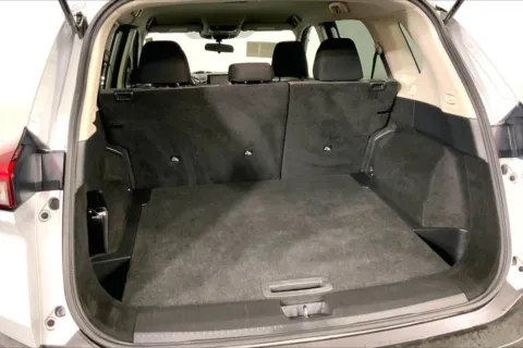 More photos of 2021 Nissan Rogue SV at Cable Dahmer Kia of Lee's Summit, MO