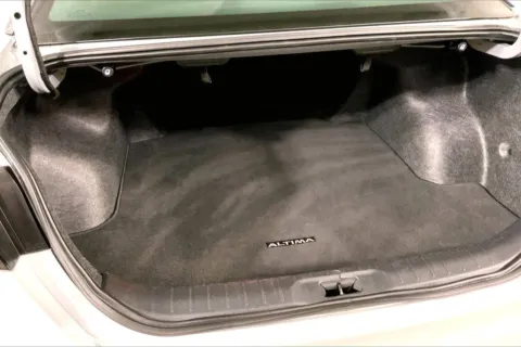 More photos of 2024 Nissan Altima 2.5 SV at Cable Dahmer Kia of Lee's Summit, MO