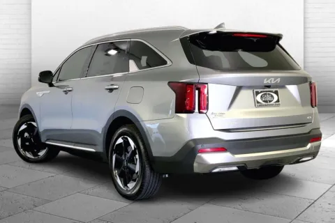 Another view of 2025 Kia Sorento Hybrid EX for sale in Lee's Summit, MO at Cable Dahmer Kia of Lee's Summit