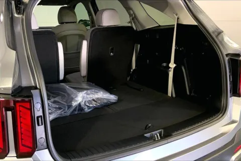 More photos of 2025 Kia Sorento Hybrid EX at Cable Dahmer Kia of Lee's Summit, MO