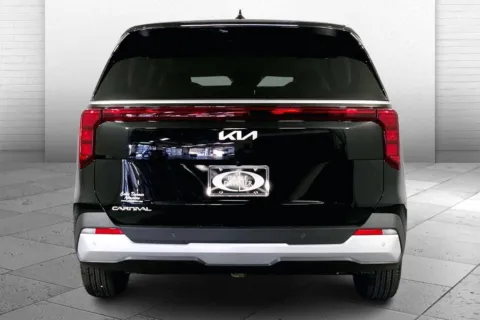 More photos of 2026 Kia Carnival LXS at Cable Dahmer Kia of Lee's Summit, MO