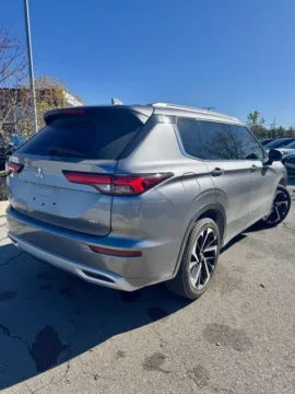 More photos of 2024 Mitsubishi Outlander SEL at Cable Dahmer Kia of Lee's Summit, MO