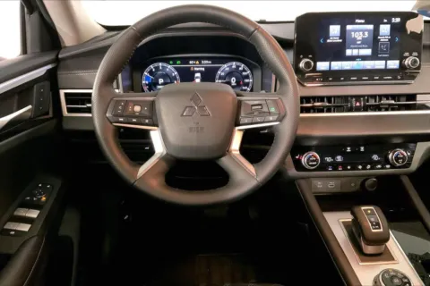 More photos of 2024 Mitsubishi Outlander SEL at Cable Dahmer Kia of Lee's Summit, MO