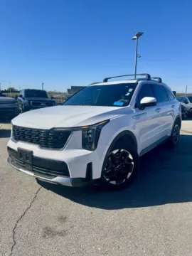 White 2024 Kia Sorento S for sale in Lee's Summit, MO