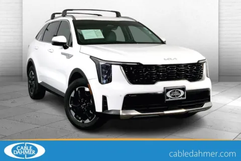 White 2024 Kia Sorento S for sale in Lee's Summit, MO
