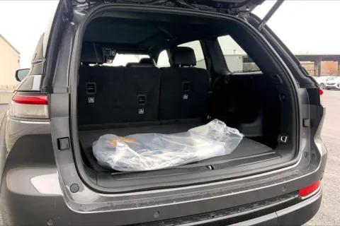 More photos of 2025 Jeep Grand Cherokee GRAND CHEROKEE LIMITED 4X4 at Cable Dahmer Chrysler Dodge Jeep Ram of Kansas City, MO