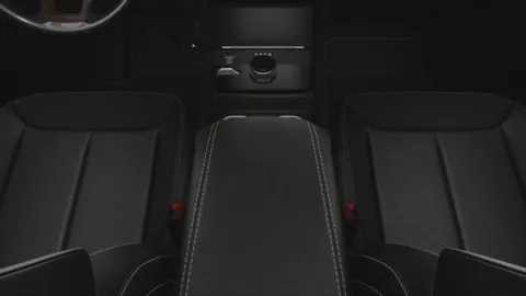 More photos of 2025 Jeep Grand Cherokee GRAND CHEROKEE LIMITED 4X4 at Cable Dahmer Chrysler Dodge Jeep Ram of Kansas City, MO