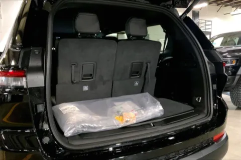 More photos of 2025 Jeep Grand Cherokee GRAND CHEROKEE L LIMITED 4X4 at Cable Dahmer Chrysler Dodge Jeep Ram of Kansas City, MO